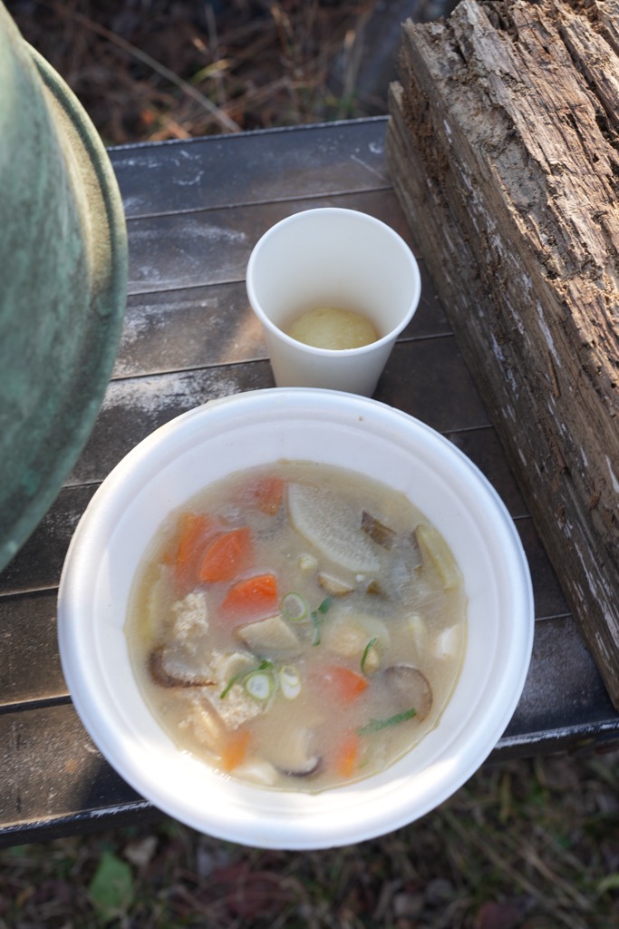 ボウルの中に入っているスープ
自動的に生成された説明